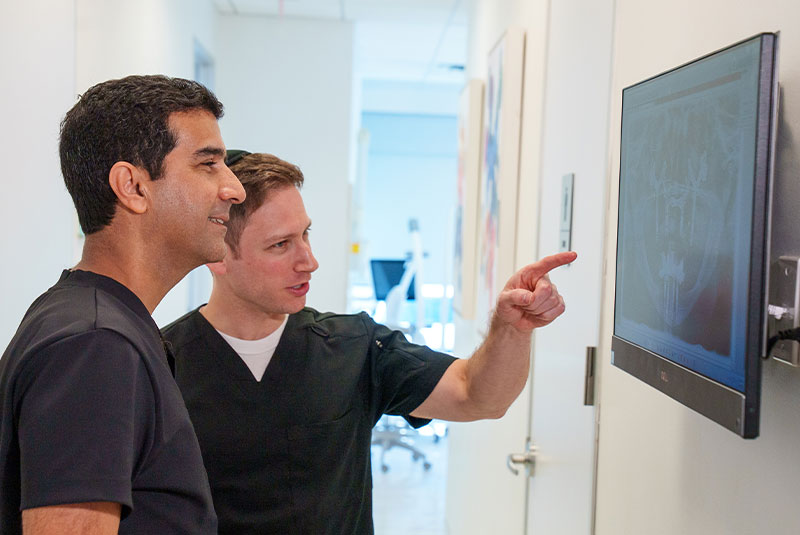 docs pointing to screen